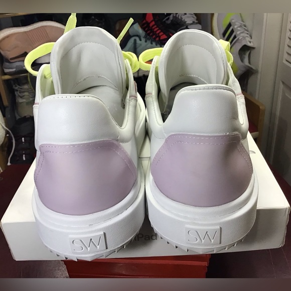 STUART WEITZMAN Leather Sneaker. - Picture 8 of 16